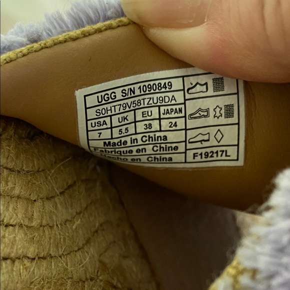 NWOT: UGG Purple Slippers - GREAT GIFT! - Picture 3 of 4